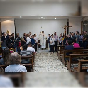 UNIFATEA realiza missa em comemoração ao dia dos Professores e Santa Teresa