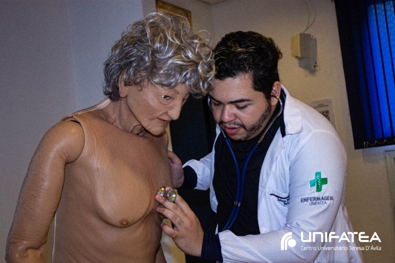 UNIFATEA INOVA COM SIMULADOR CLÍNICO PARA ALUNOS DE ENFERMAGEM