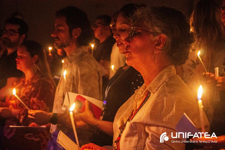 UNIFATEA HOMENAGEIA PROFESSORES EM CERIMÔNIA EMOCIONANTE