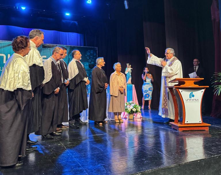 UNIFATEA REALIZA CERIMÔNIA DE POSSE DA NOVA REITORIA E PRÓ-REITORES
